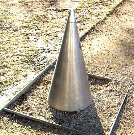 Wasserspender aus Edelstahl, in Kegelform - 1