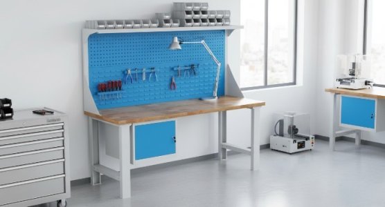 Werkbänke mit Aufbau und Buchenholzplatte