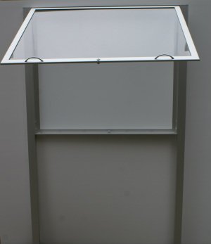 Infovitrine H60 - 27 x A4, mit Gasferdern, einseitig - 2